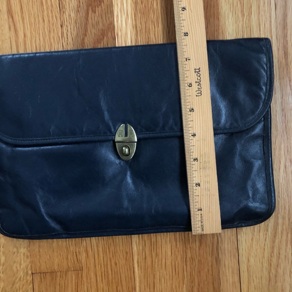 Etienne Aigner | Vintage Navy Leather Clutch 💙